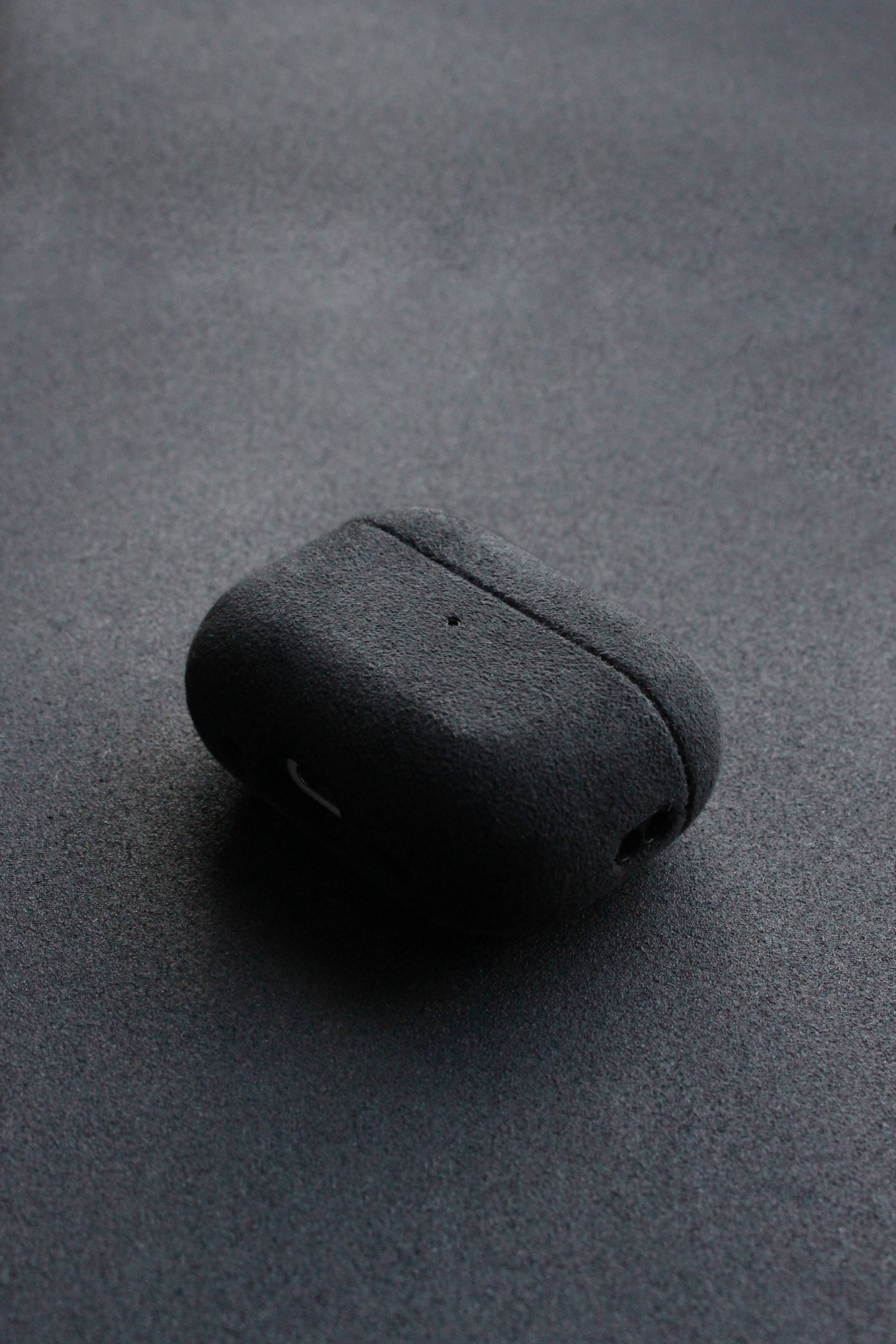CORZA PODS Alcantara AirPods Case – Black