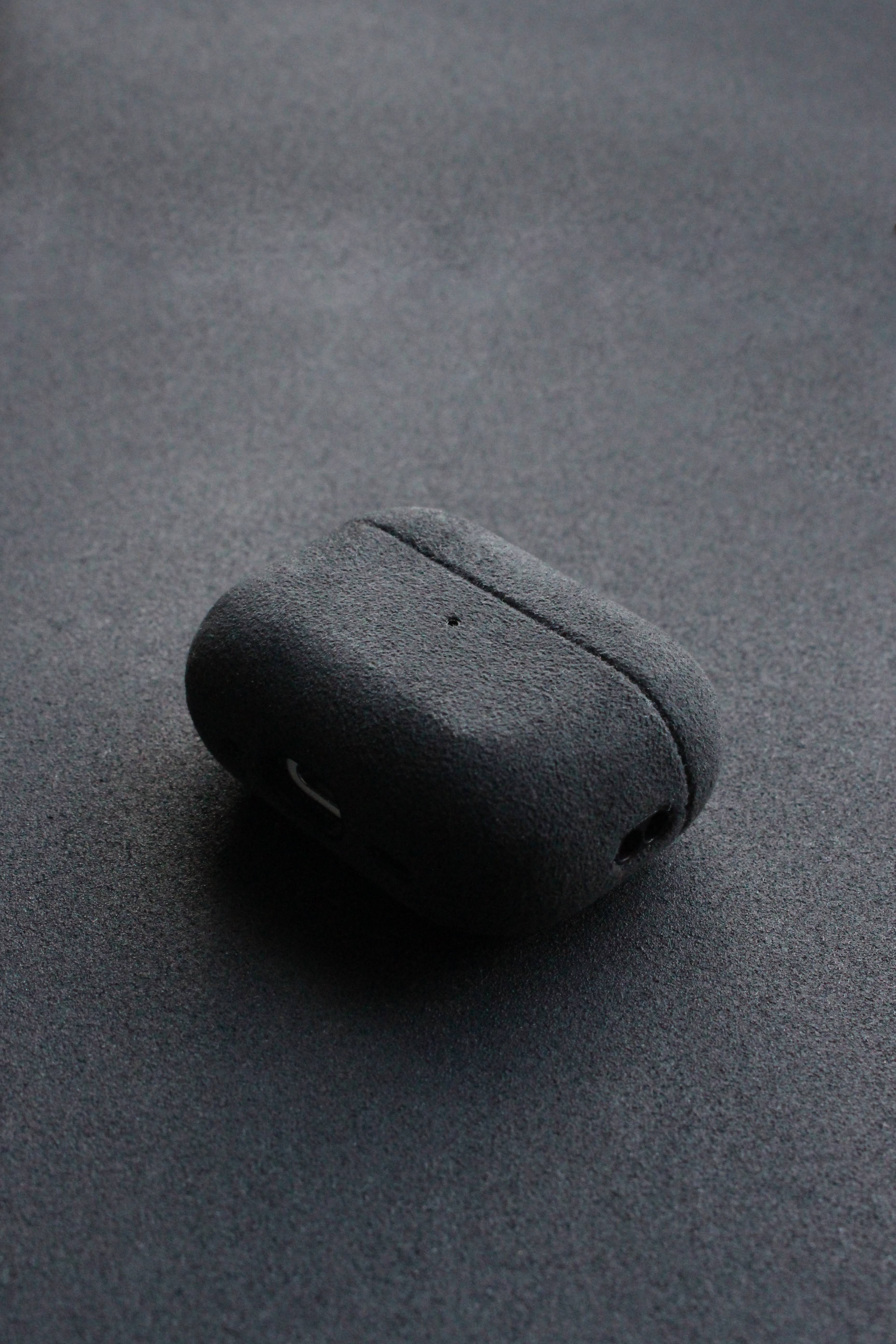 CORZA PODS Alcantara AirPods Case - Dark Gray